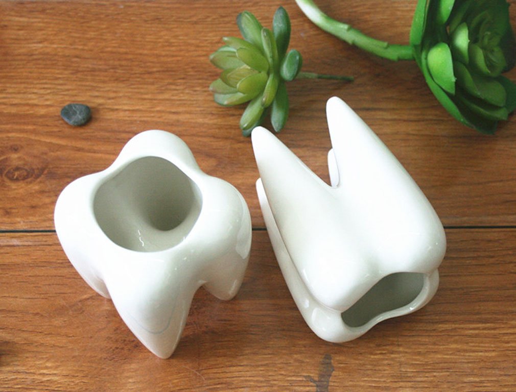 MONMOB tooth-shaped pot serving as a versatile catch-all