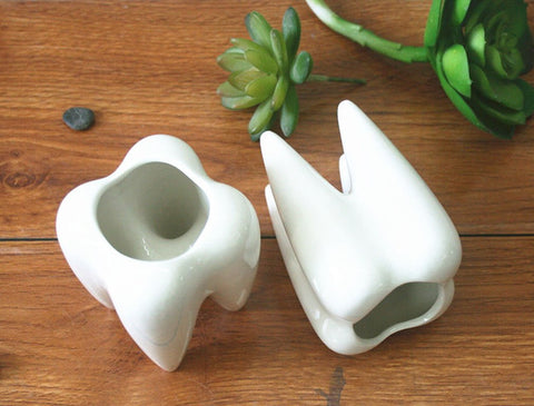 MONMOB tooth-shaped pot serving as a versatile catch-all