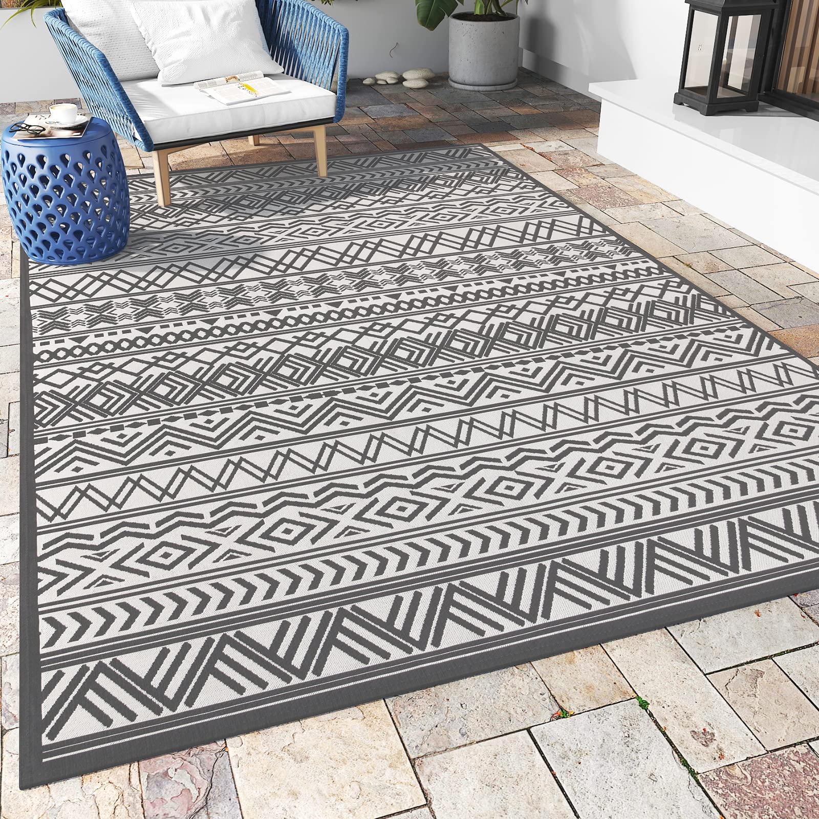 MontVoo outdoor rug with flatweave texture, durable for patios