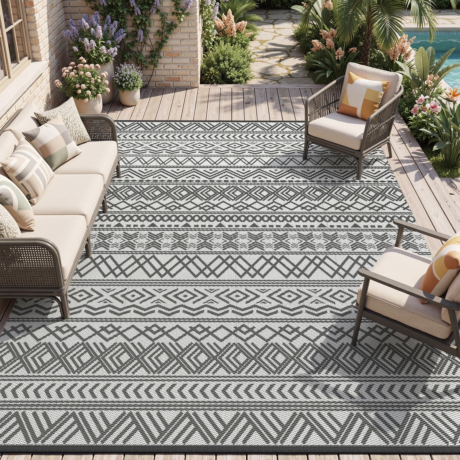 MontVoo rug with four stakes to minimize wind billow.