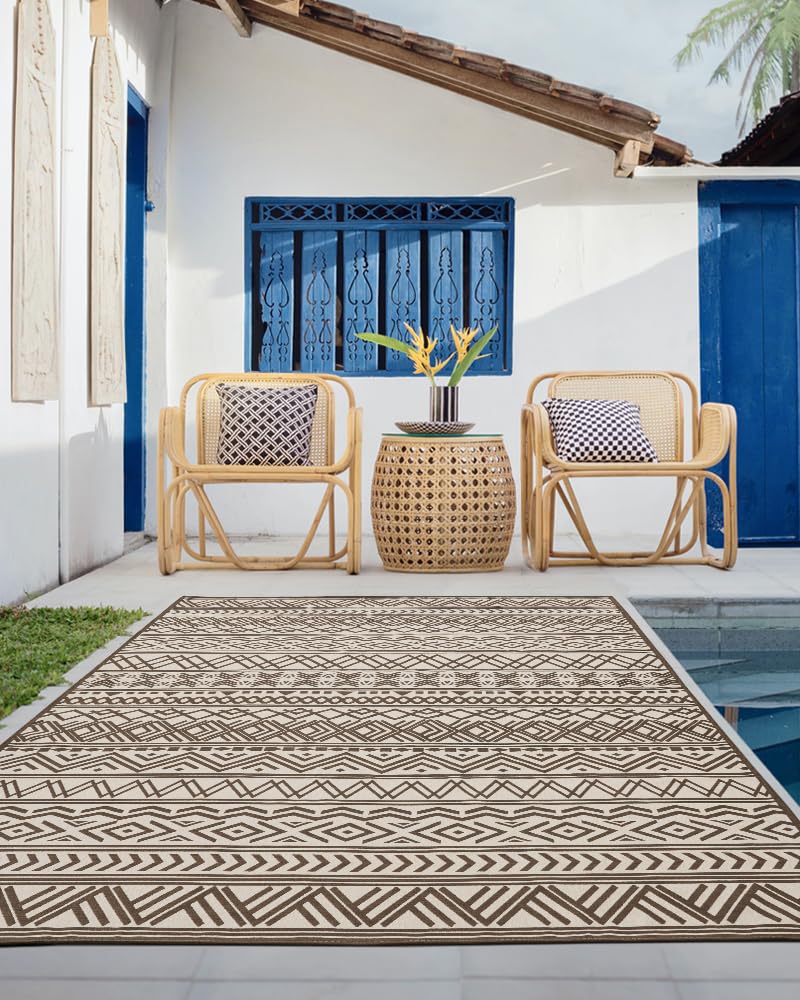 MontVoo stain-resistant, easy-clean outdoor rug for quick patio cleanup.
