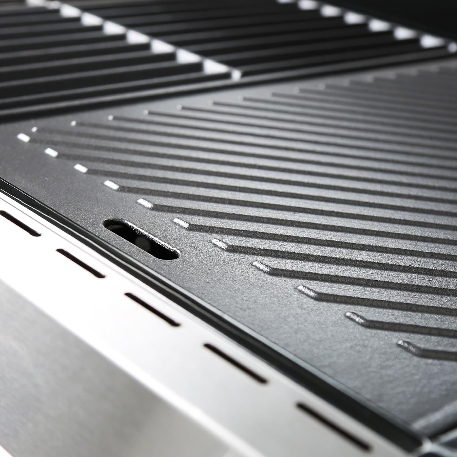 Monument Grills A005 easy-clean surface after cooking.