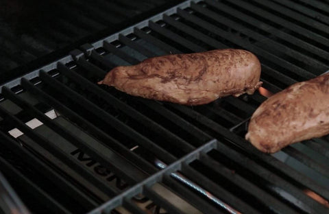 Monument Grills easy-clean design keeps ashes contained.