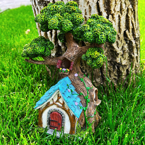 Mood Lab Fairy House features delicate floral details for whimsical outdoor scenes.
