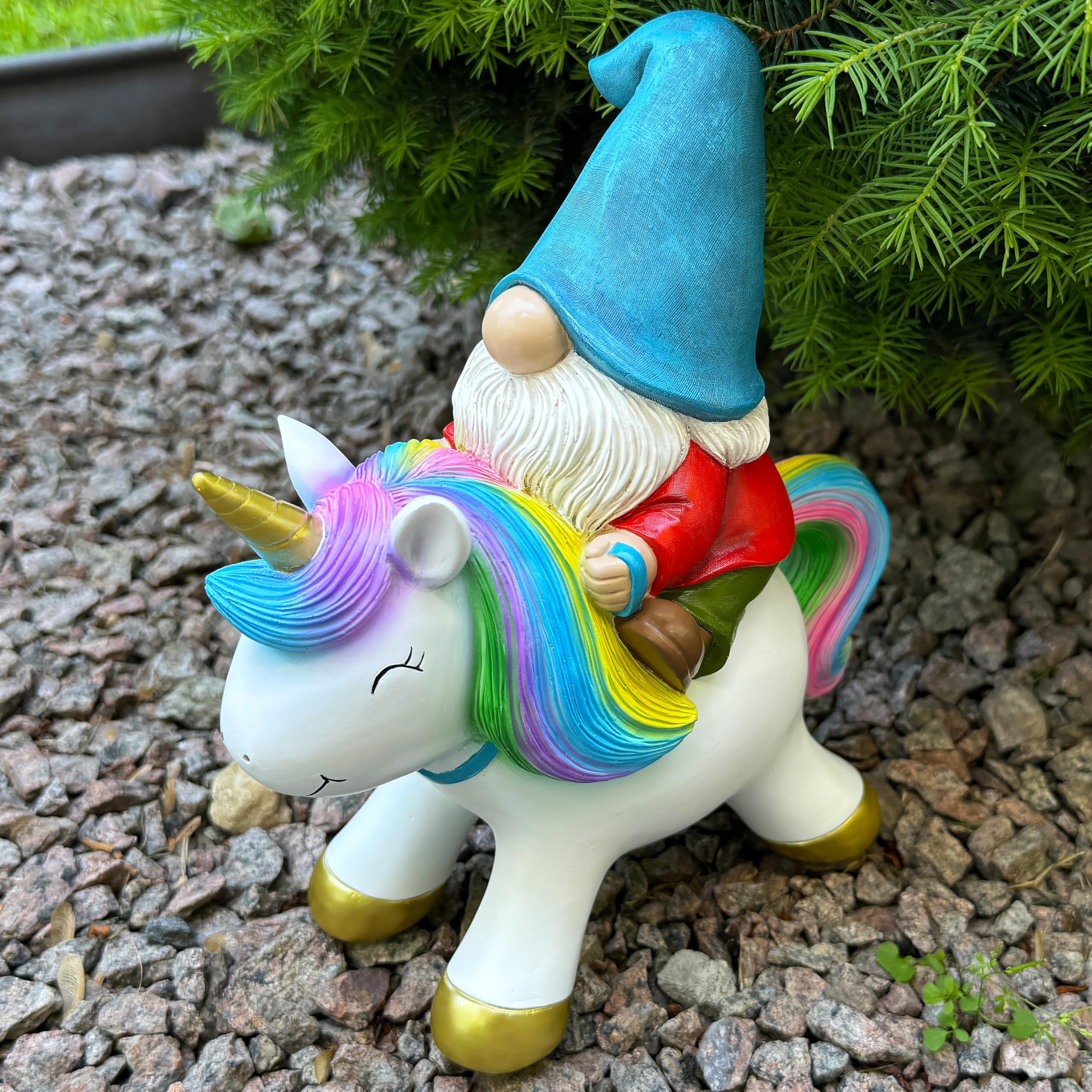Mood Lab sun-protected gnome statue keeps colors vibrant outdoors