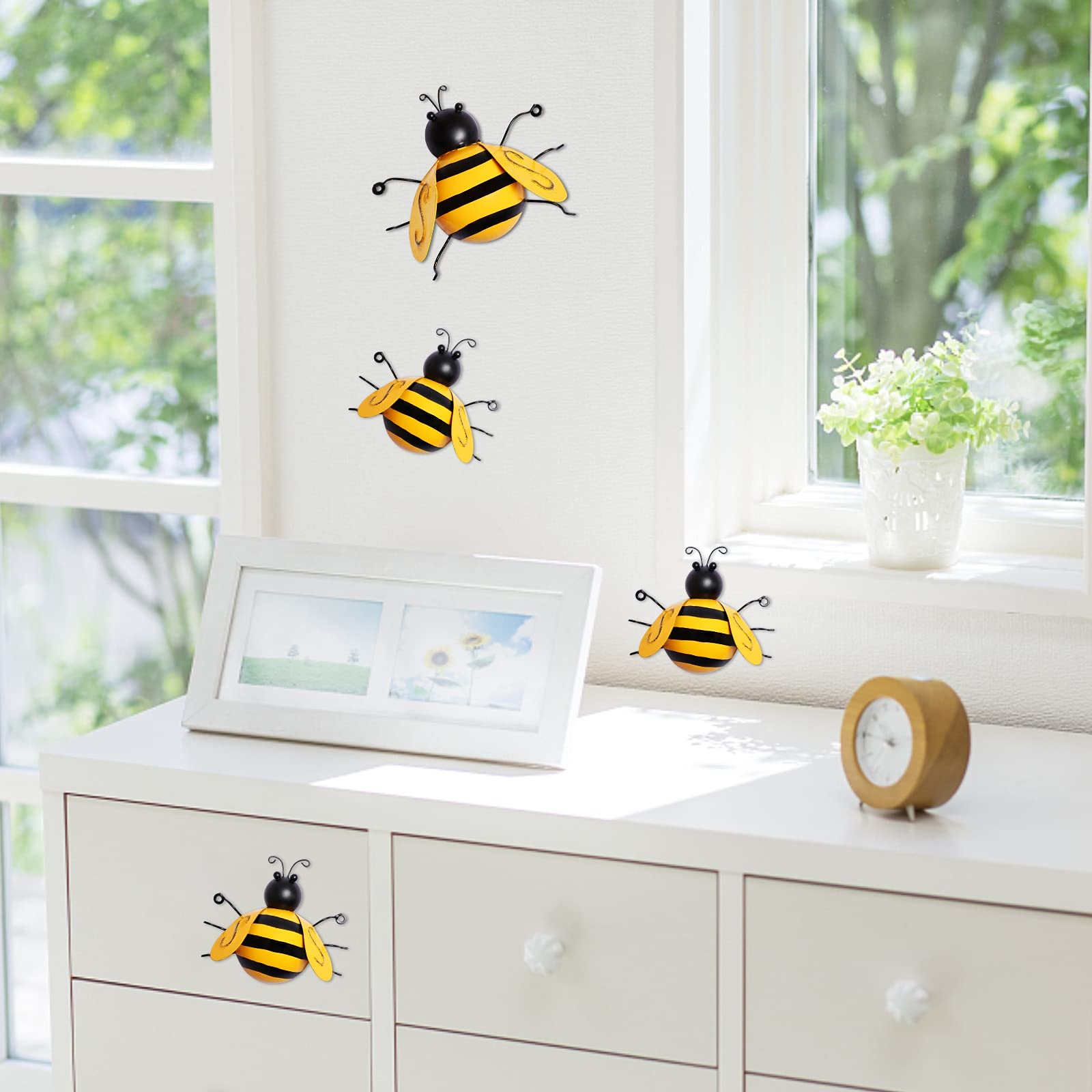 MorTime bee wall art yellow-04 brings nature inspired decoration to fences or doors