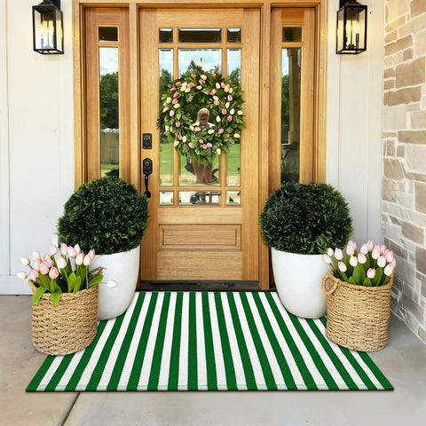 Moucuny green-white striped rug features a washable fabric for easy, everyday cleaning.