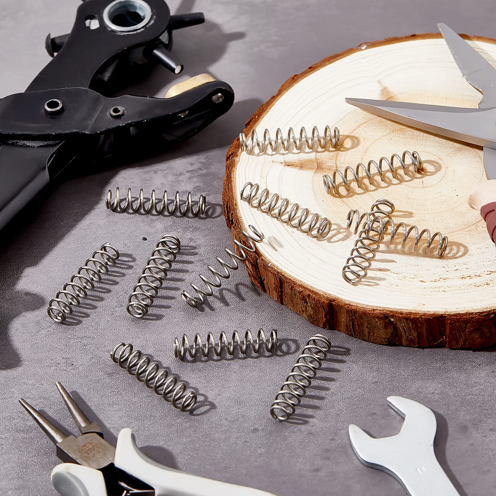 Compact 3.2 cm length Moxweyeni springs fit slim pruning tools.