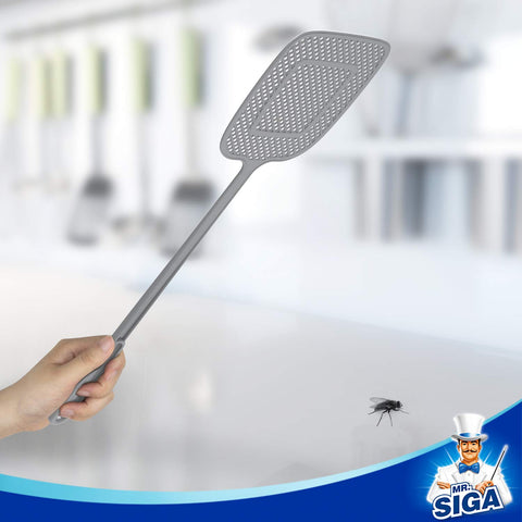 MR.SIGA versatile fly swatter suitable for kitchen and patio environments.