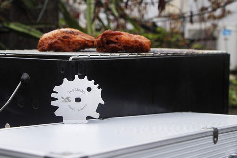 MSY BIGSUNNY Good Grip grill scraper cleans griddle surfaces efficiently.