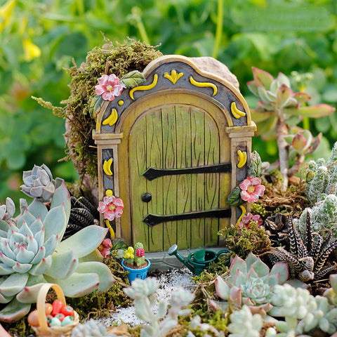 MUAMAX resin fairy door demonstrates durable material for outdoor display