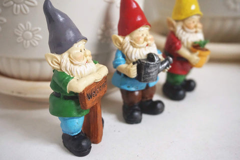 MUAMAX outdoor gnomes perfect for patios and lawn accents.