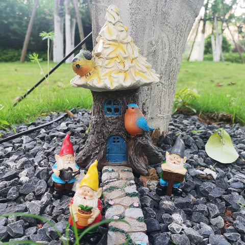 MUAMAX resin gnomes are weatherproof for long-lasting outdoor displays.