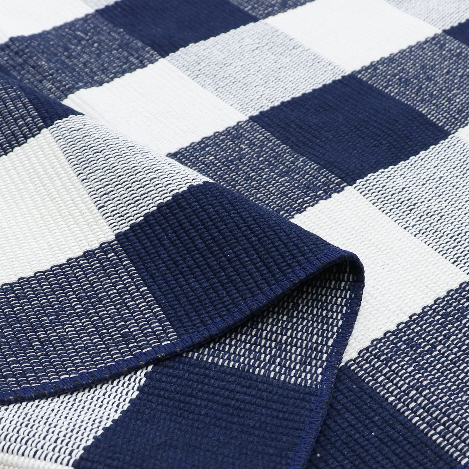 MUBIN buffalo plaid rug 3x5 sample highlights machine-washable convenience.