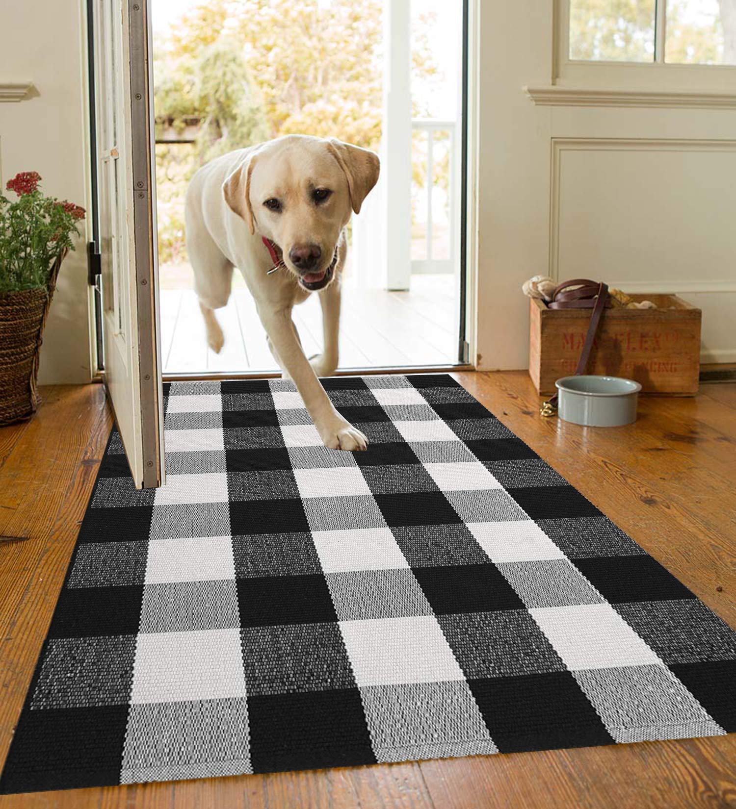 MUBIN durable cotton rug emphasizes sturdy material and timeless pattern.