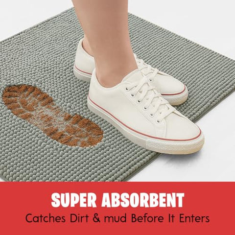 MudGuard Mat uses ultra-absorbent microfiber to soak moisture quickly.