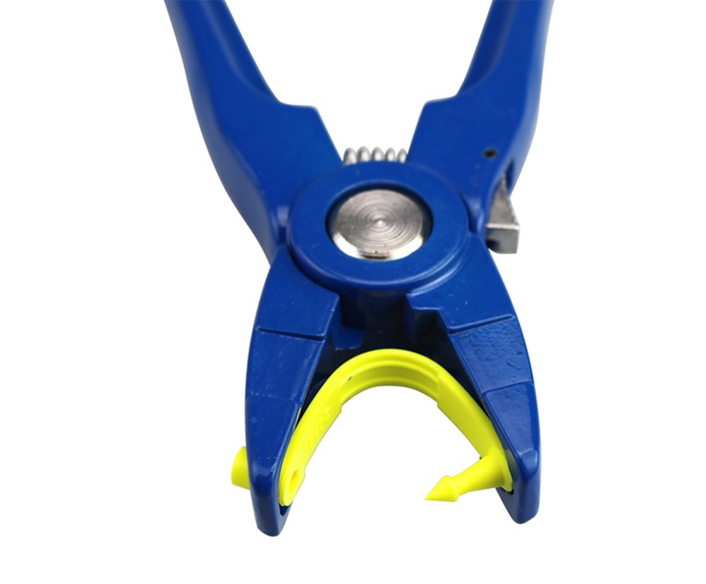 Muduoban needle-free design shown for convenient tagging on livestock.