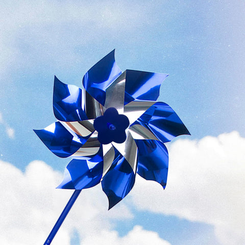 Muka pinwheel packaging is compact, ideal for gifting or events.