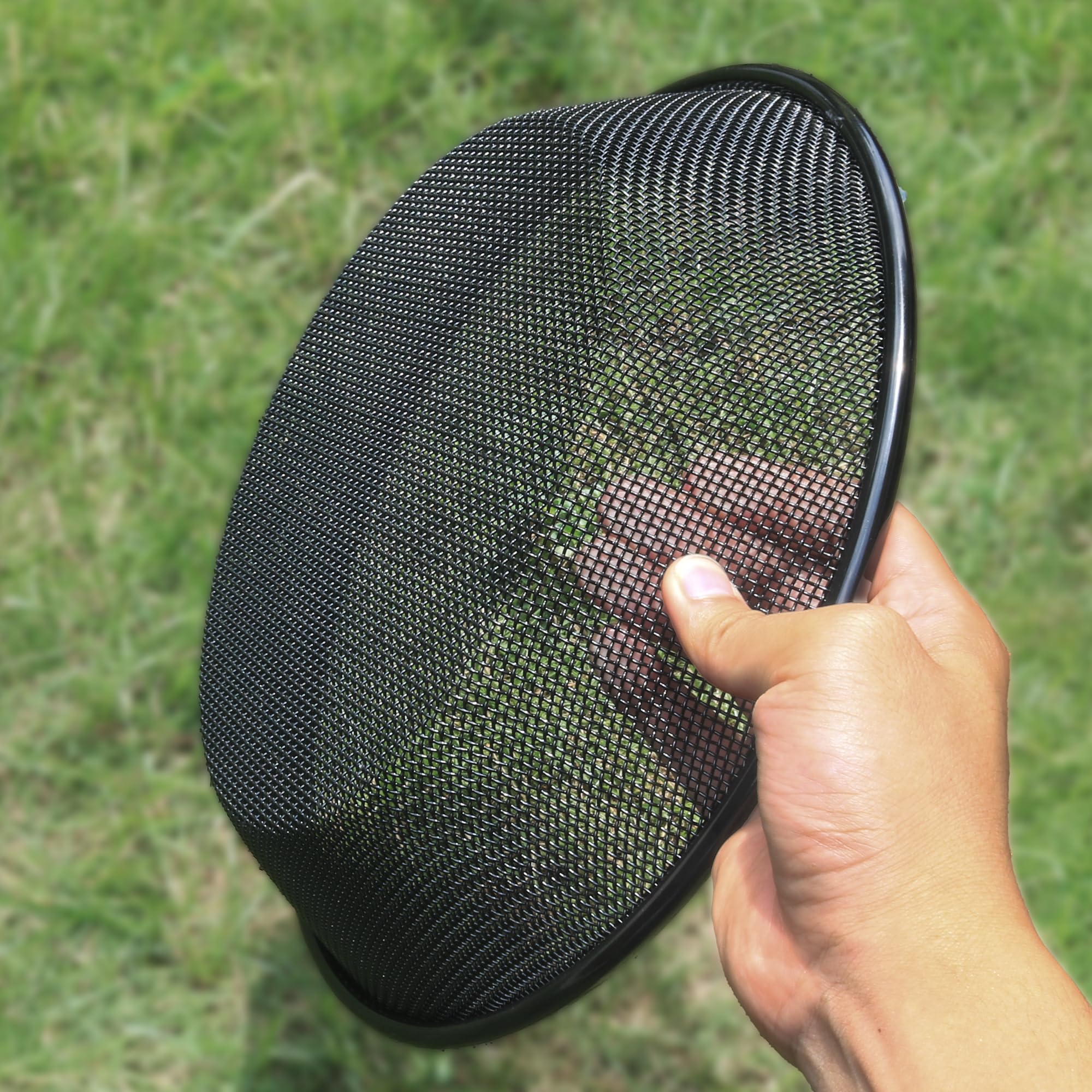 Mulctun sifter filtering compost, soil, sand, and rocks efficiently