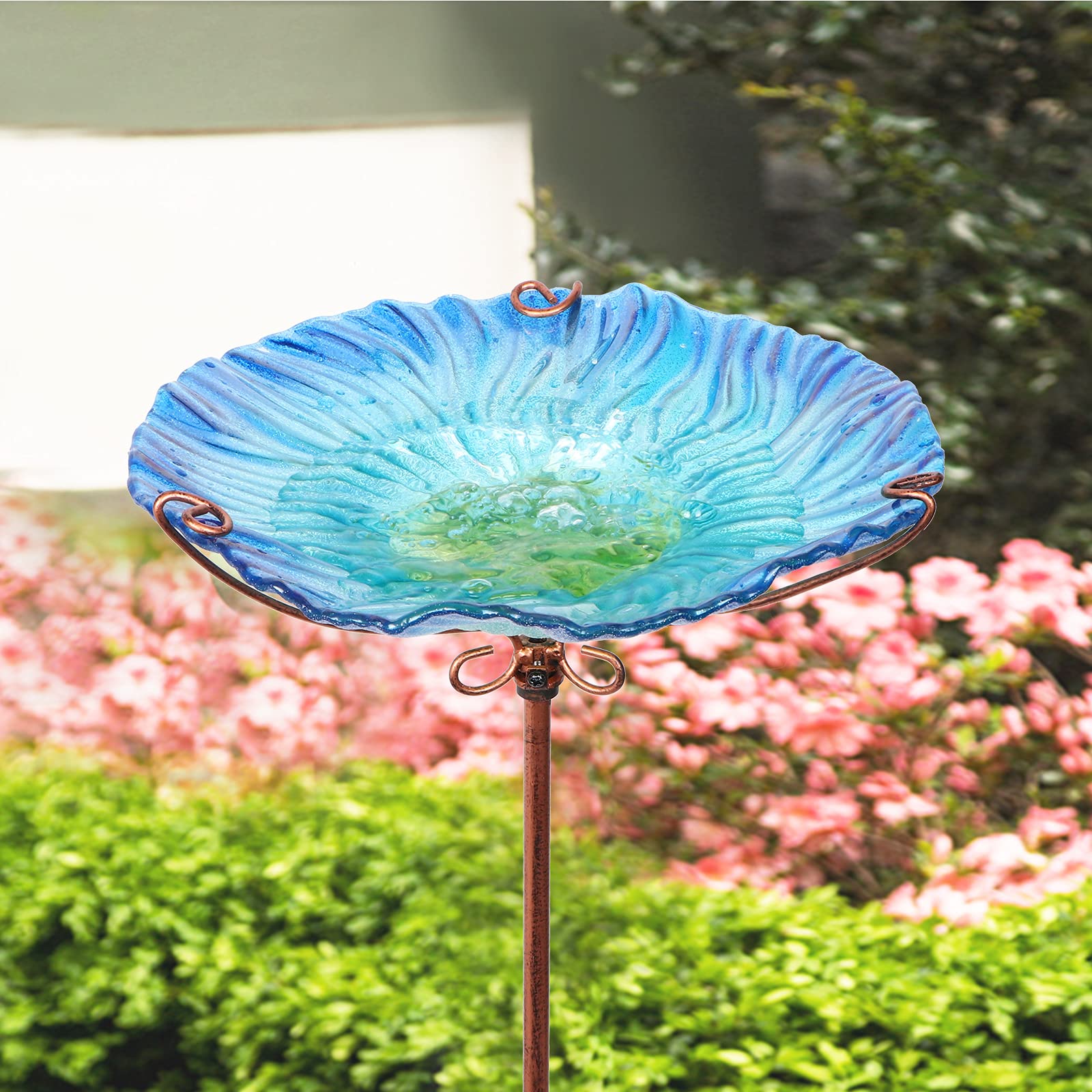 MUMTOP outdoor-ready design supports water or seed for birds