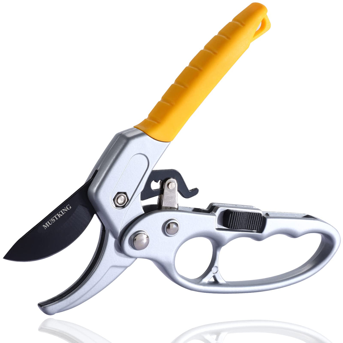 MUSTKING MEPEREZ garden clippers close-up blade for precise pruning and smooth cuts.
