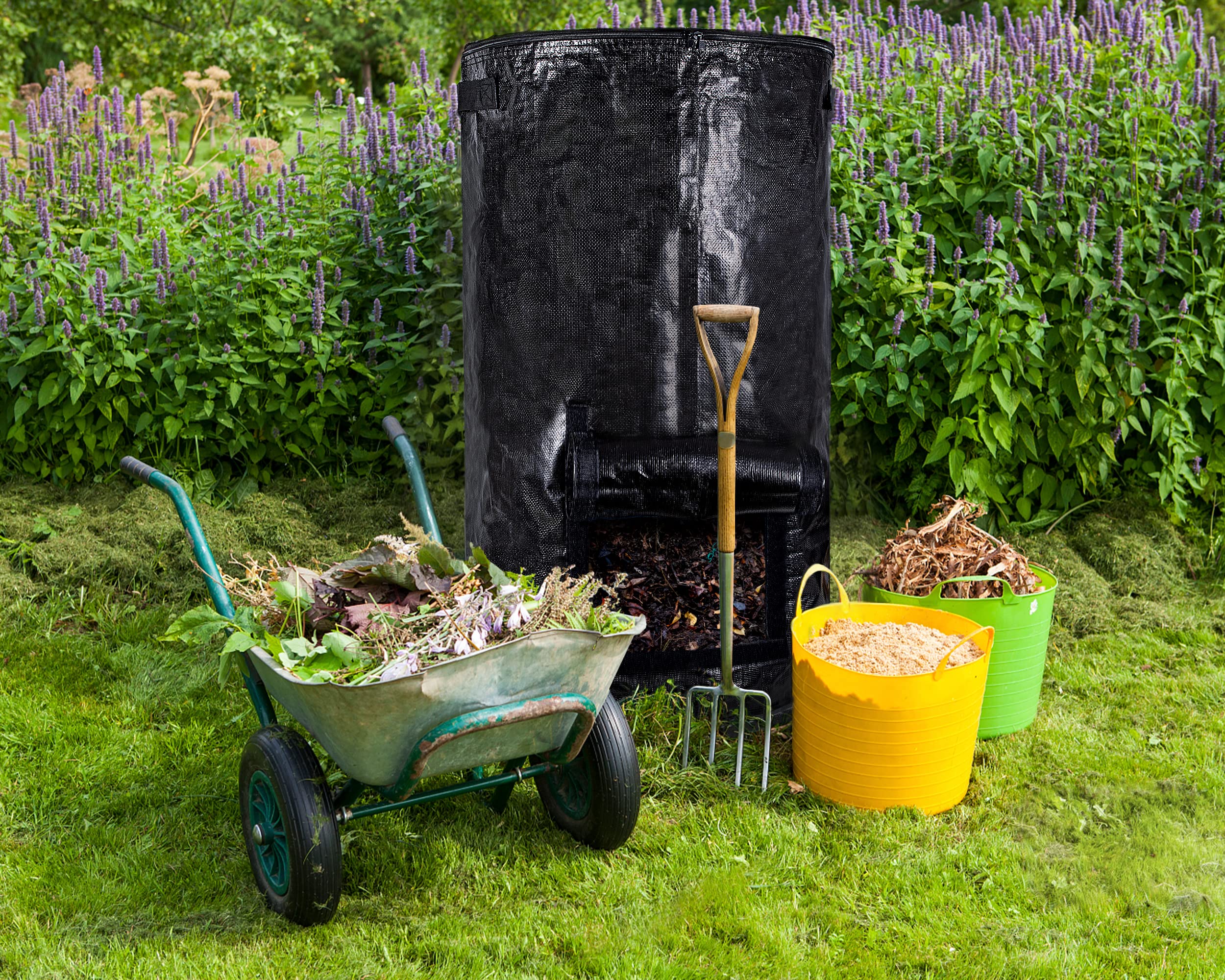 MyLifeUNIT compost bin top-opening design enabling easy kitchen-scrap additions.
