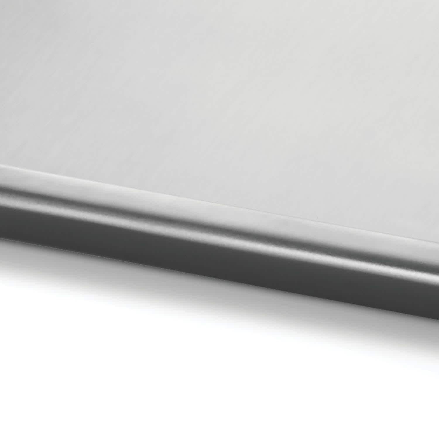 Napoleon integrated grease traps simplify cleanup and keep the grill clean.