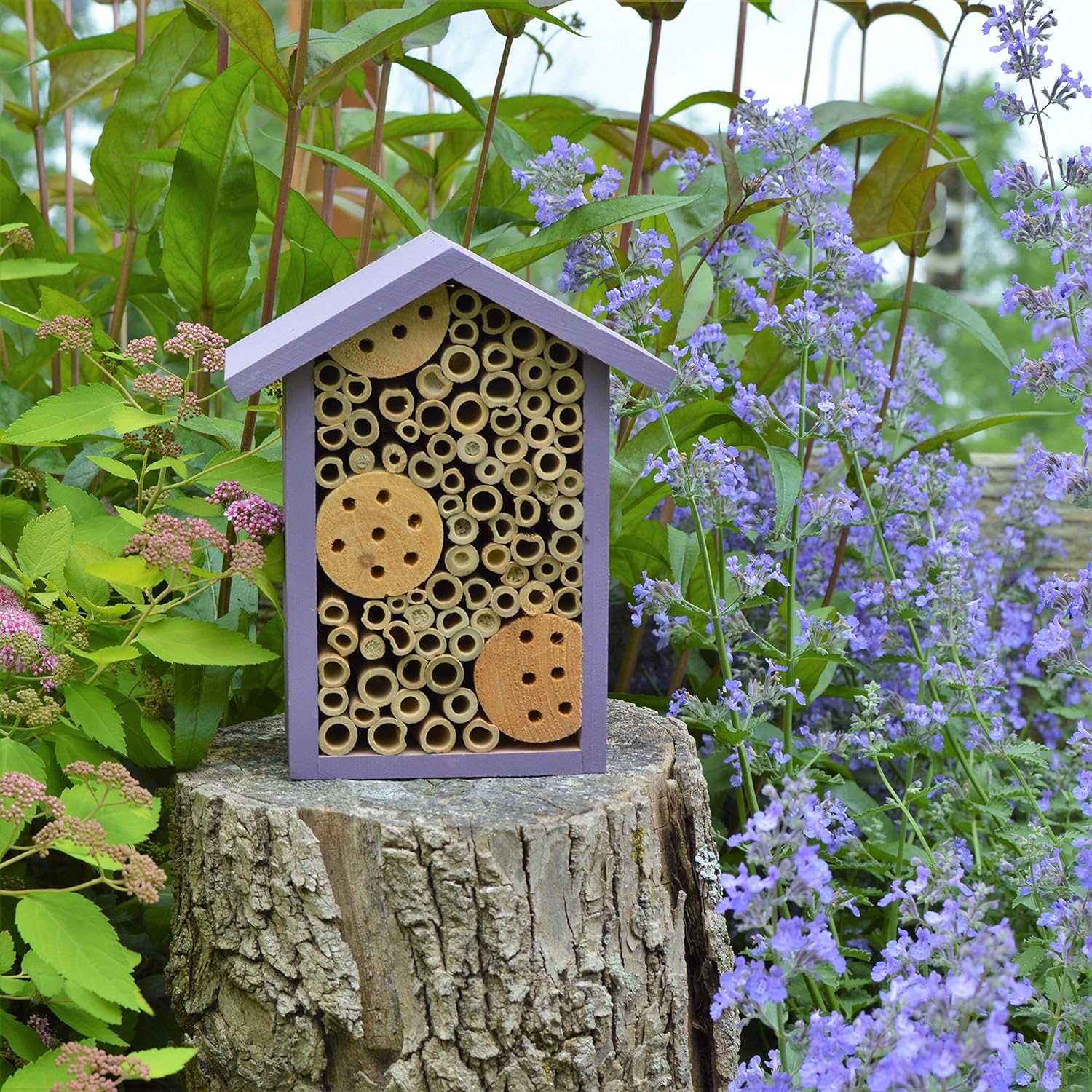 Nature's Way PWH1-B decorative bee house adds color to yards