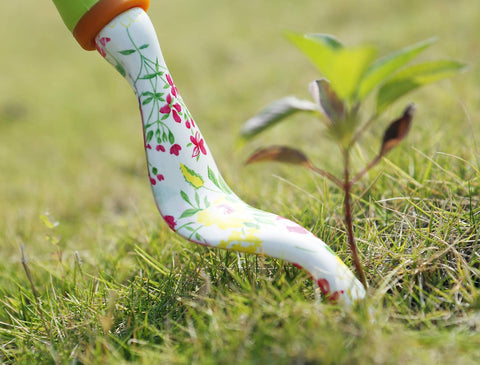 NAYE weeder and hand rake duo boosts weed removal and soil work.