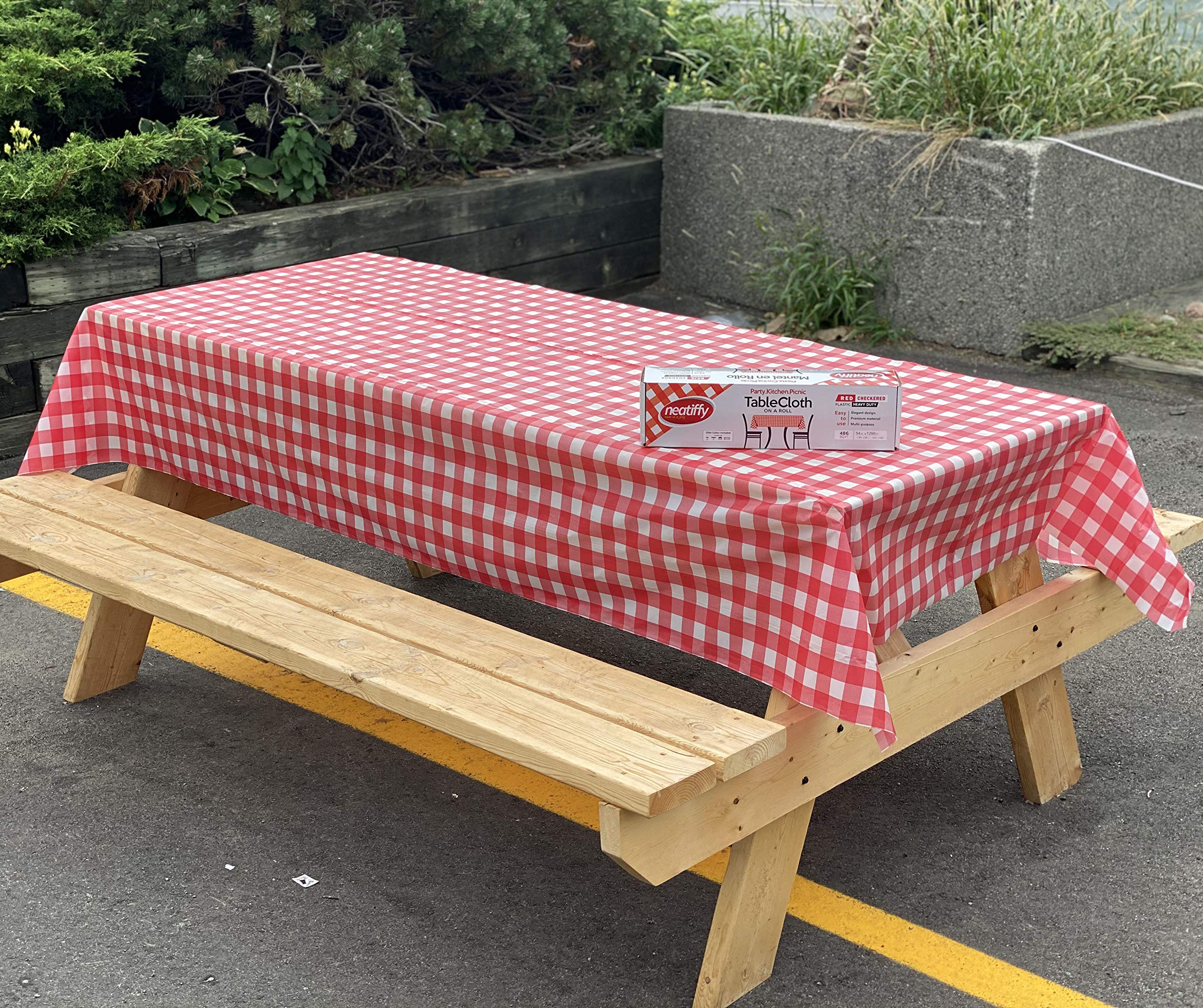 Neatiffy easy-clean disposable tablecloth simplifies post-event cleanup.