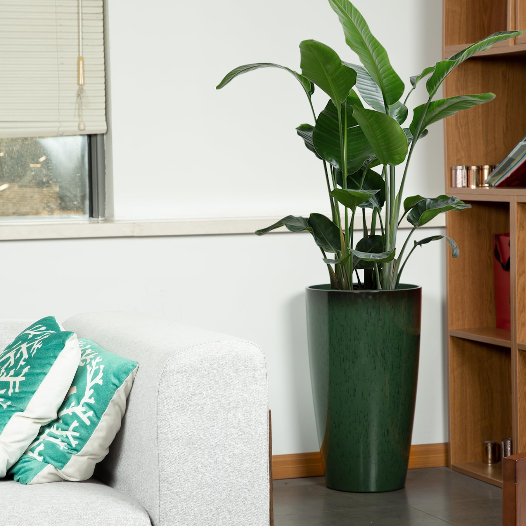 Neoaider indoor-outdoor planter suits living rooms and patios alike