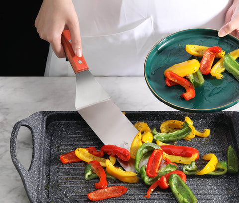 New Star 36336 open-flame-ready spatula for quick transfers
