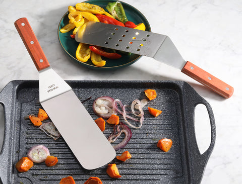 New Star 43051 stainless steel blade spatula with riveted wooden handle