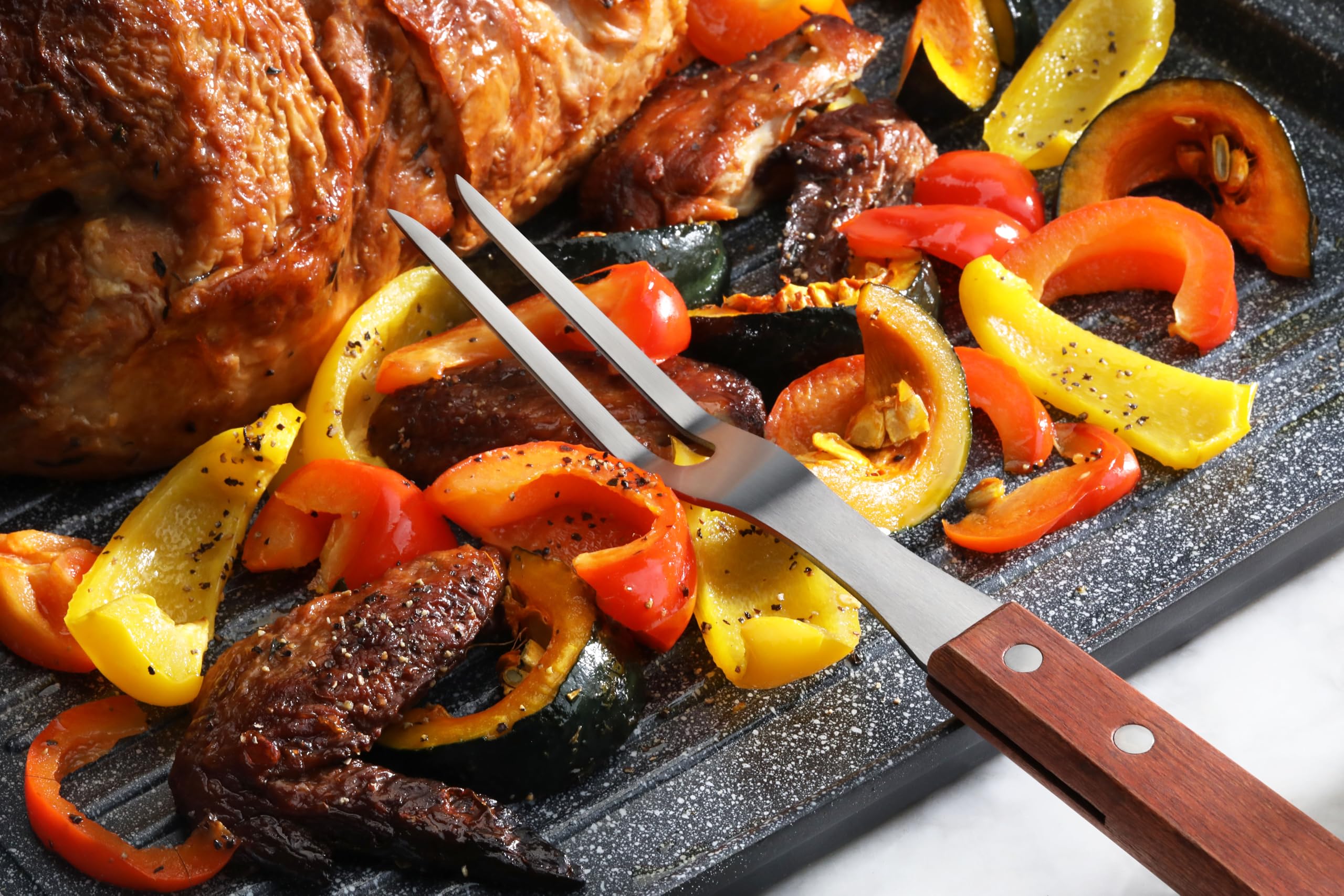New Star BBQ fork design supports precise control during high-volume dining prep.