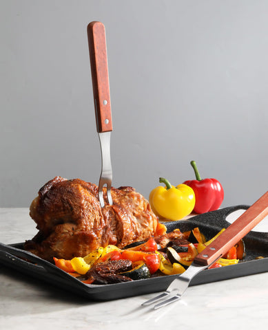 New Star wood handle provides a natural grip for stable flipping and serving.