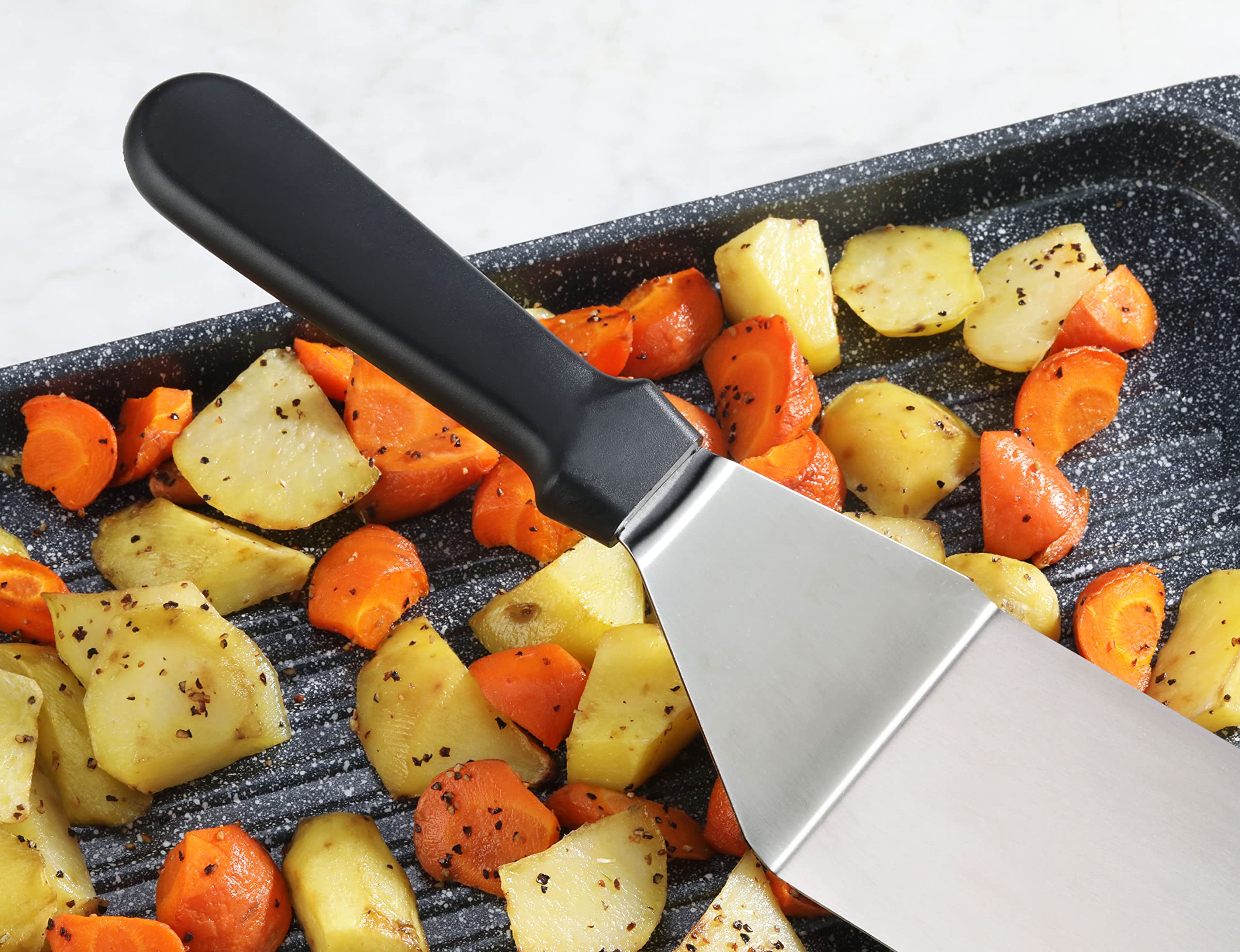 New Star Foodservice 36190 solid edge-spatula for precise lifting