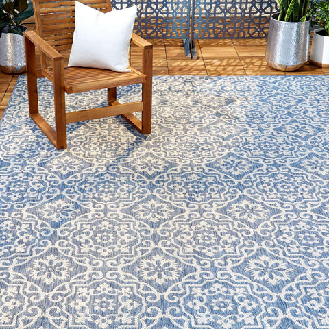 Nicole Miller New York Danica rug medallion pattern for outdoor spaces.