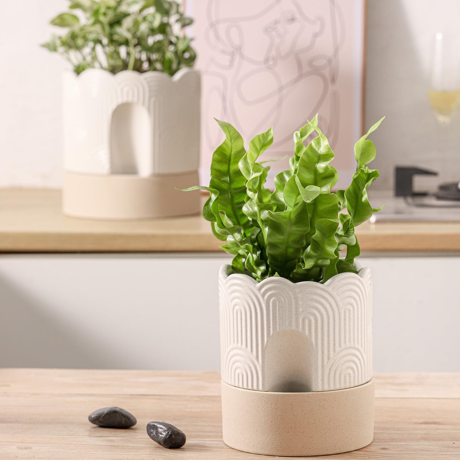 Nihow beige nature flower pot as a room centerpiece.