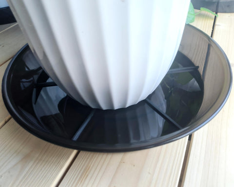 NIMYAU flower pot saucer helps prevent spills and staining.