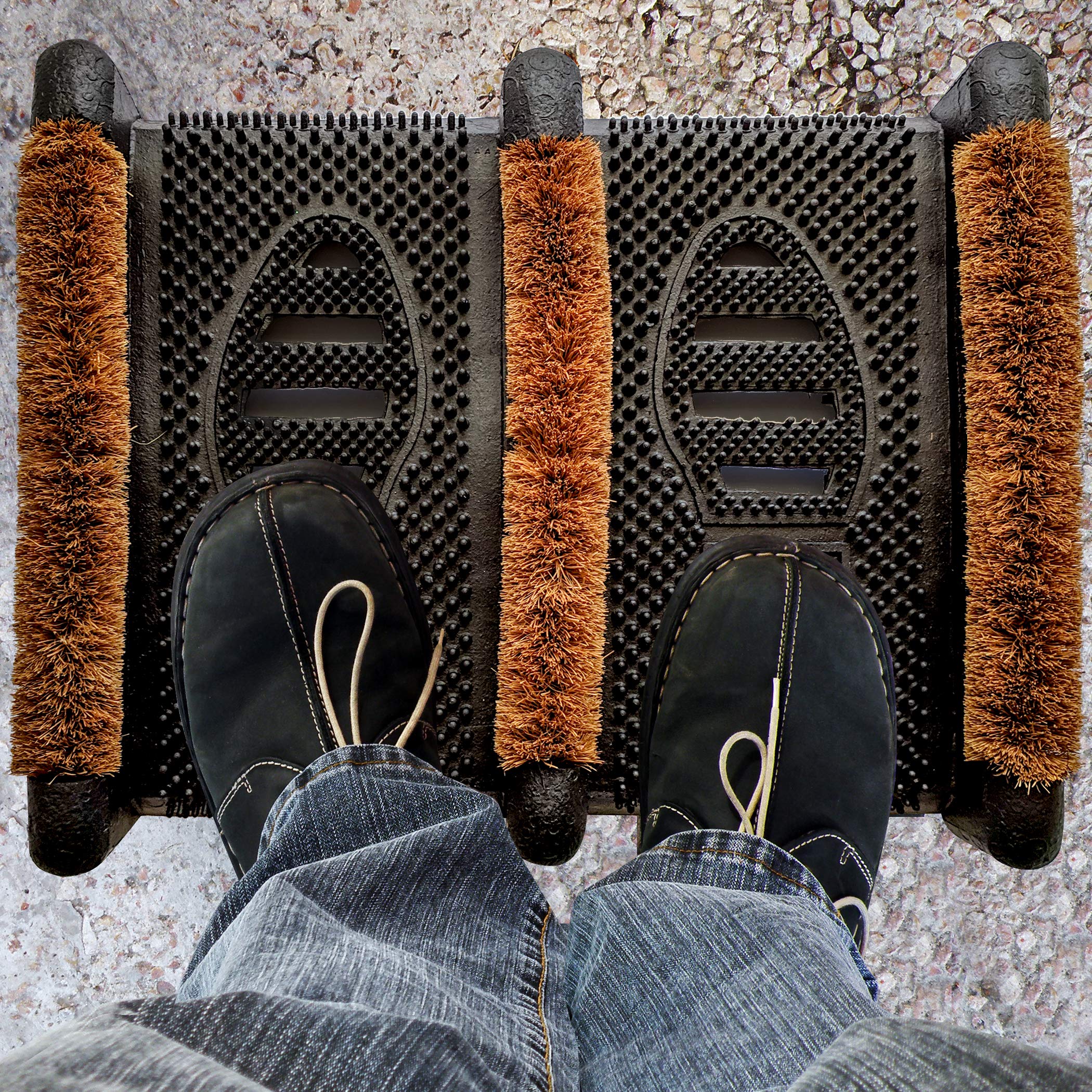 NINAMAR Entry mat scrapes mud and debris, reducing indoor tracking during chores.