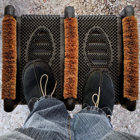 NINAMAR Entry mat scrapes mud and debris, reducing indoor tracking during chores.