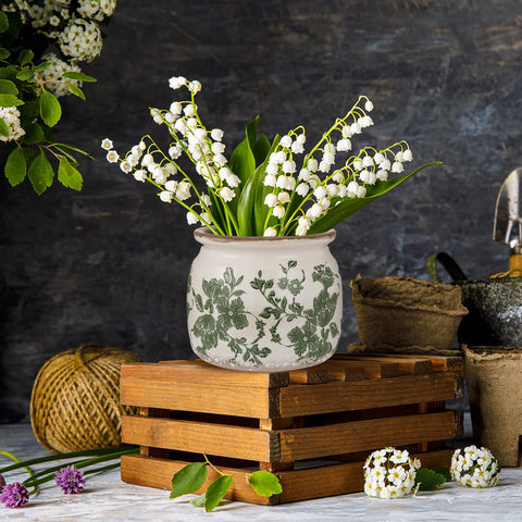 Ninehaoou beige-green planters create a charming farmhouse display.
