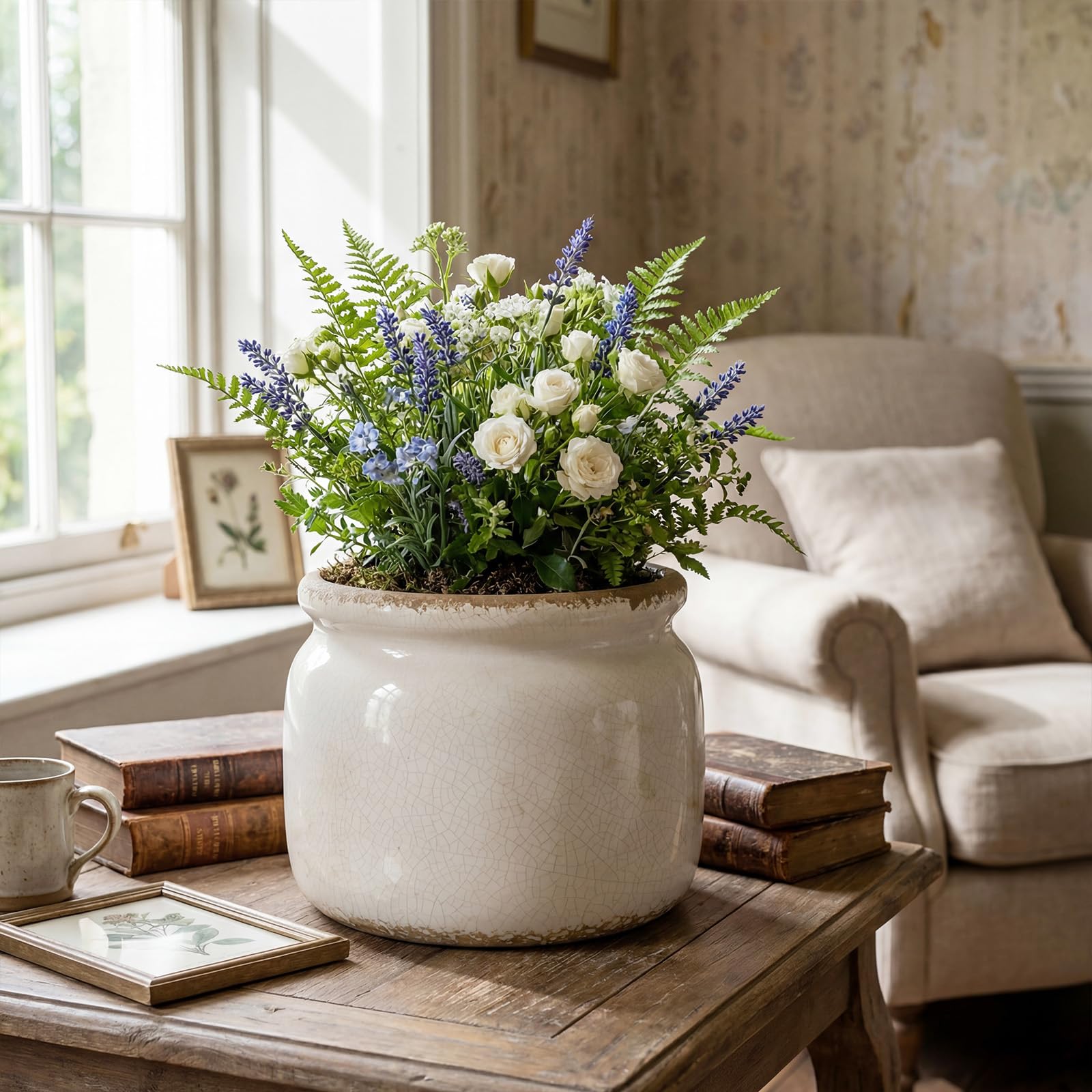 Ninehaoou beige rustic finish planter complements many decor styles.