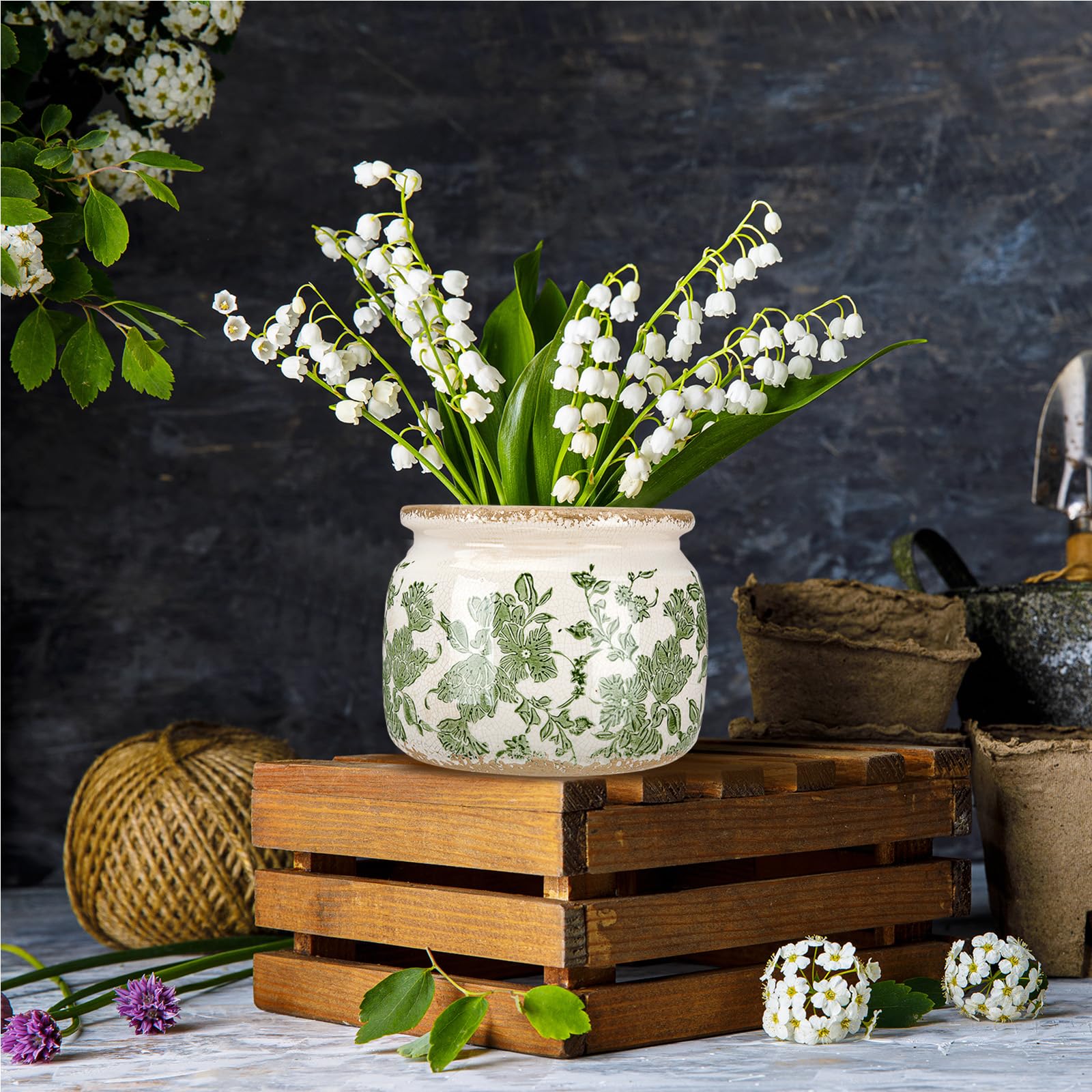 Ninehaoou drainage hole in ceramic pot helps prevent overwatering.