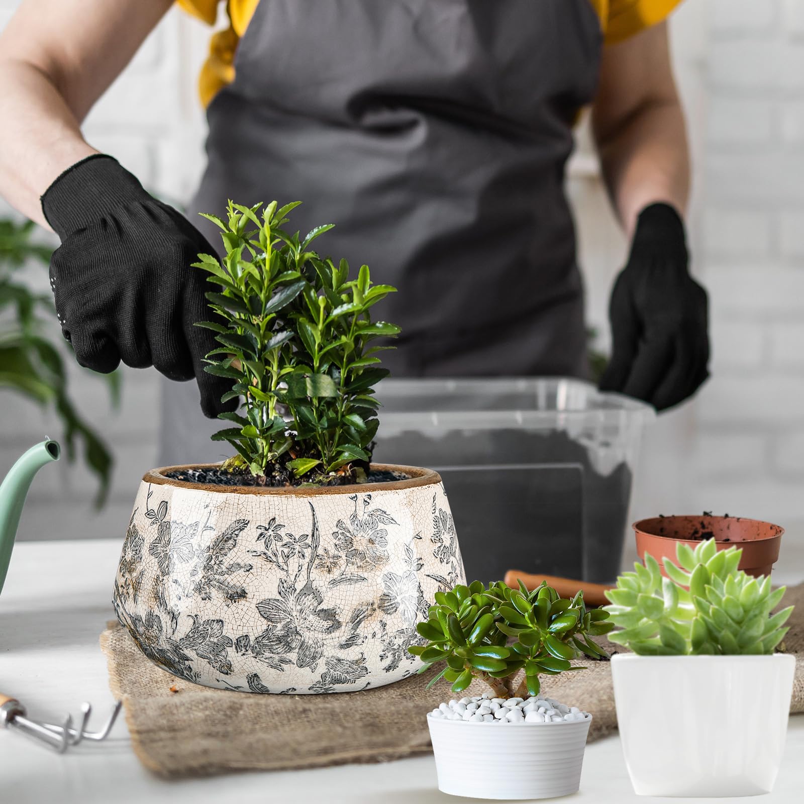 Ninehaoou indoor-outdoor planter serves as a thoughtful gift for plant lovers.
