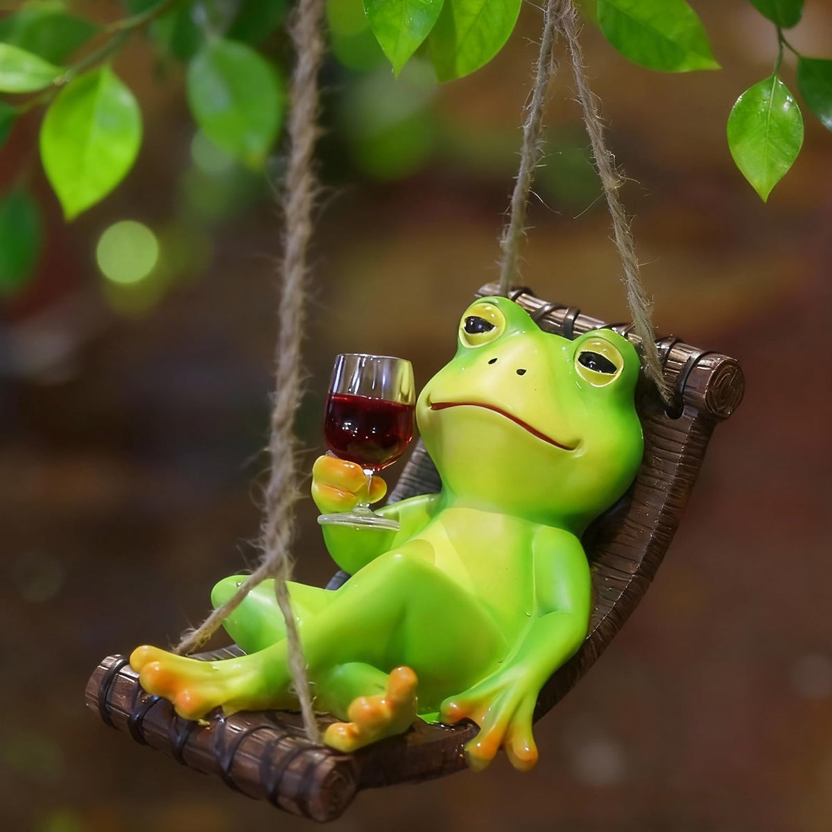 NINIPAPA frog garden decor swing adds cozy charm to outdoor spaces.