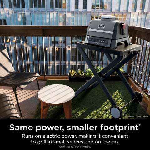 Ninja Woodfire Balcony-friendly design fits small outdoor spaces.