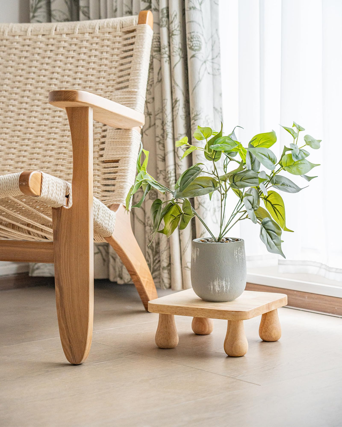 NKGIAG solid wood plant stand with natural finish provides sturdy plant support