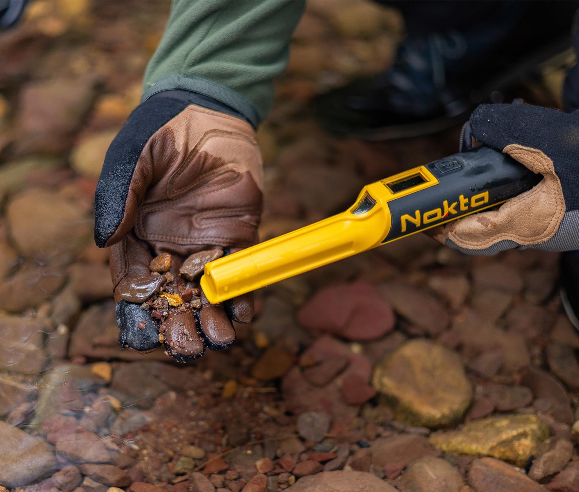 NOKTA AccuPOINT with alert features including lost alarm for quick reacquisition.