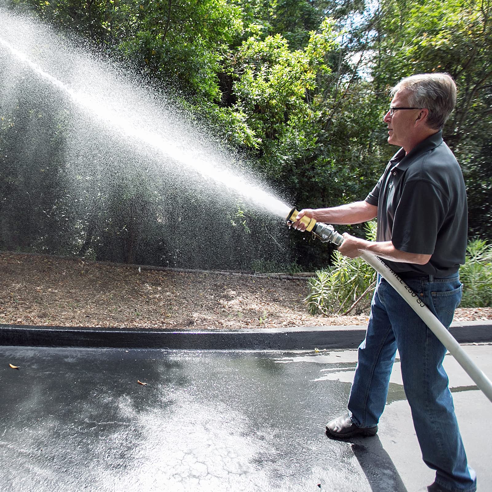 NOVINO heavy-duty brass nozzle ideal for horticultural watering and fire equipment use